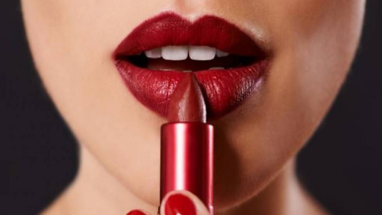 ऐसे चुनें परफेक्ट Lipstick Shade और अपने चेहरे को दें आकर्षक लुक know how  to select lipstick shades for your skin tone - News Nation