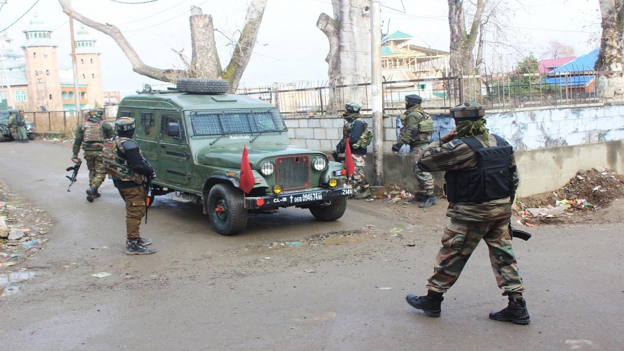 Three People Killed In Srinagar Encounter Are Not Innocent, Linked With  Terrorists मुठभेड़ में मारे गए तीन लोगों के तार आतंकियों संग जुड़े थे -  News Nation