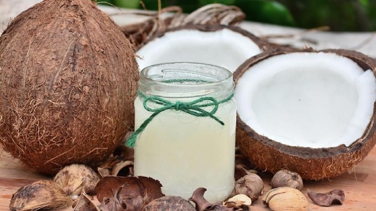 Top 10 Benefits of Camphor and Coconut Oil for Hair नरयल तल और कपर  लगन क फयद  Formen Health