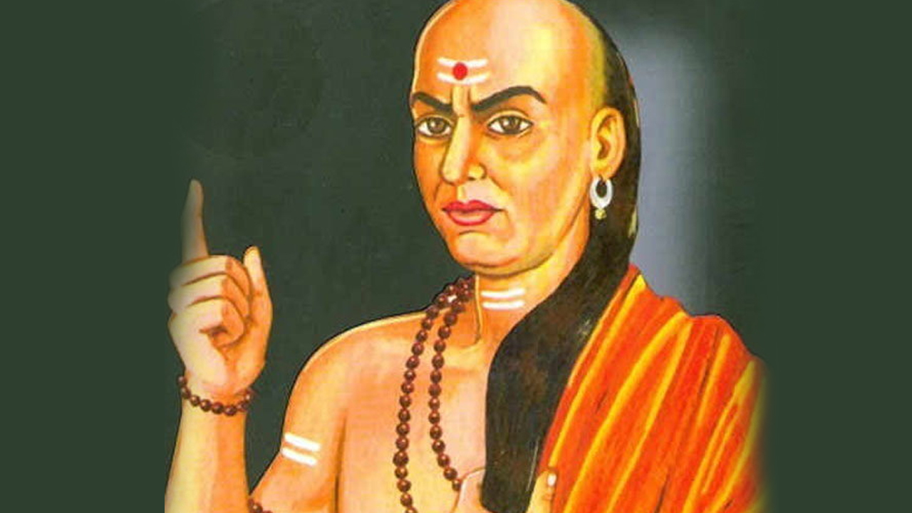 Chanakya Niti: मनुष्य इन चीजों को लेकर करे ...