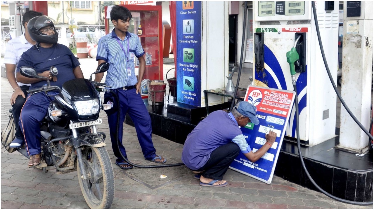 Petrol Diesel Price: पेट्रोल-डीजल के दाम में हुई बढ़ोतरी, देखे आज का नया रेट