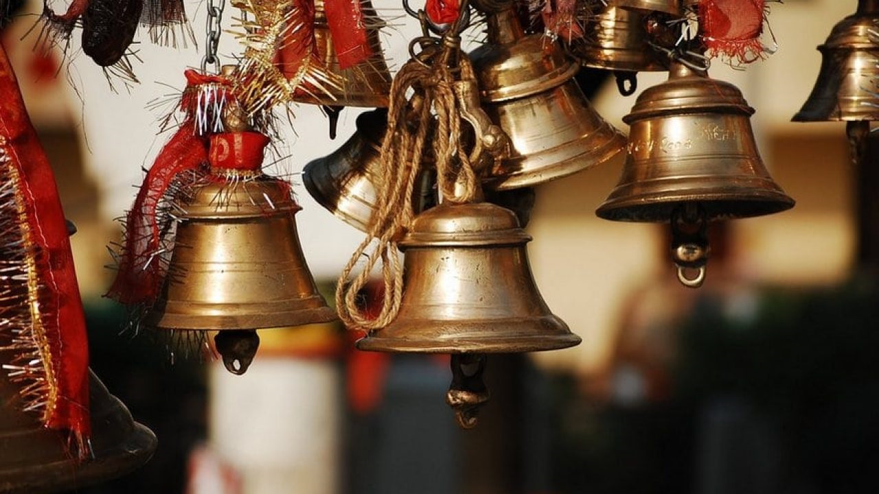 Significance Of Bell In Temple: मंदिर में बजाई जाने वाली घंटी स्वास्थ्य के  लिए भी है फायदेमंद, जानें इसके पीछे का वैज्ञानिक और धार्मिक कारण - News  Nation