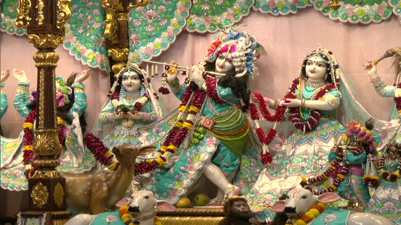 Sri Krishna Janmashtami 2022: Devotees flock to temples to ...