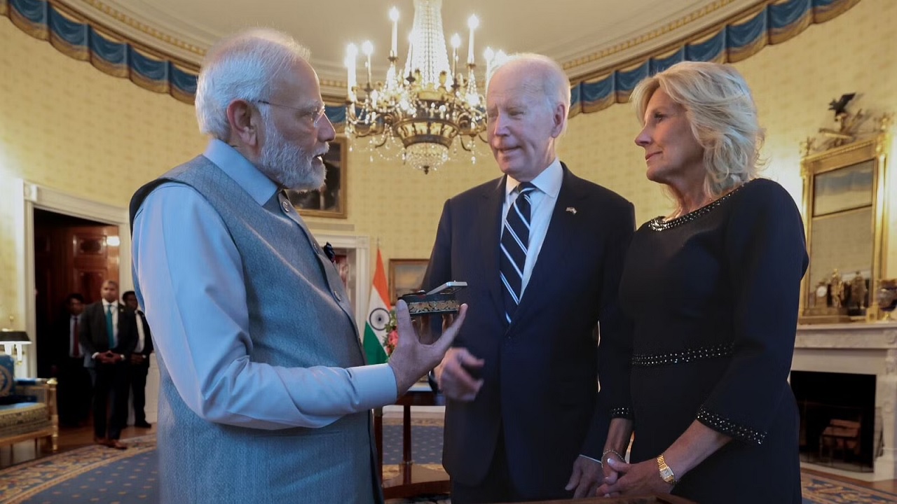 Modi In USA PM Modi exchanges special gifts with President of the